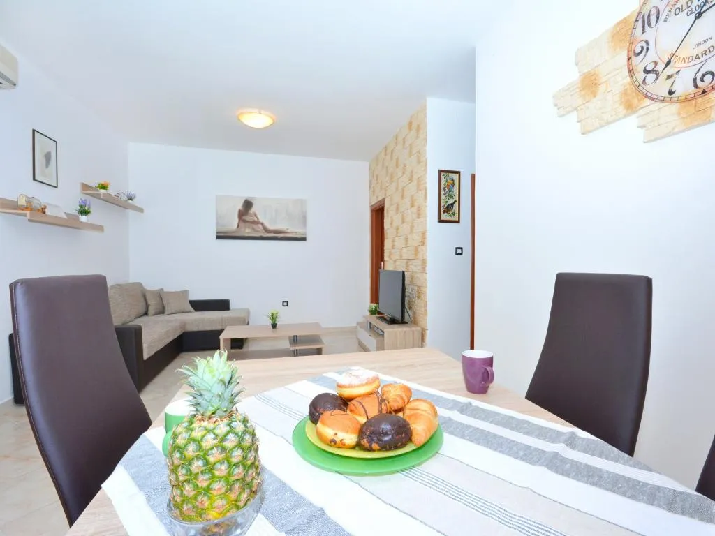 APARTMENT CAPACITY 4 Room, Apartments Elza, Split
