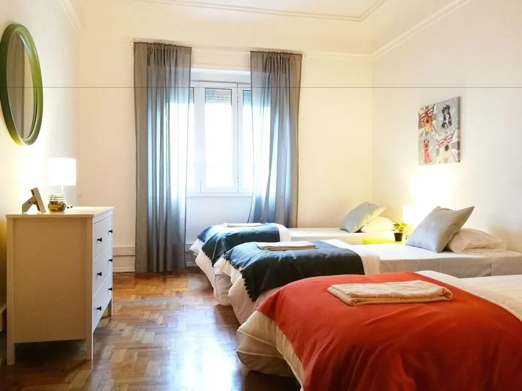 QUADRUPLE THREE BEDS Room, Castilho 63, Lisbon