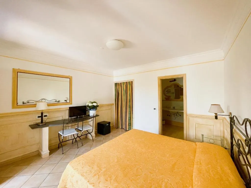 Double or Twin SUPERIOR Room, Lord Byron, Naples