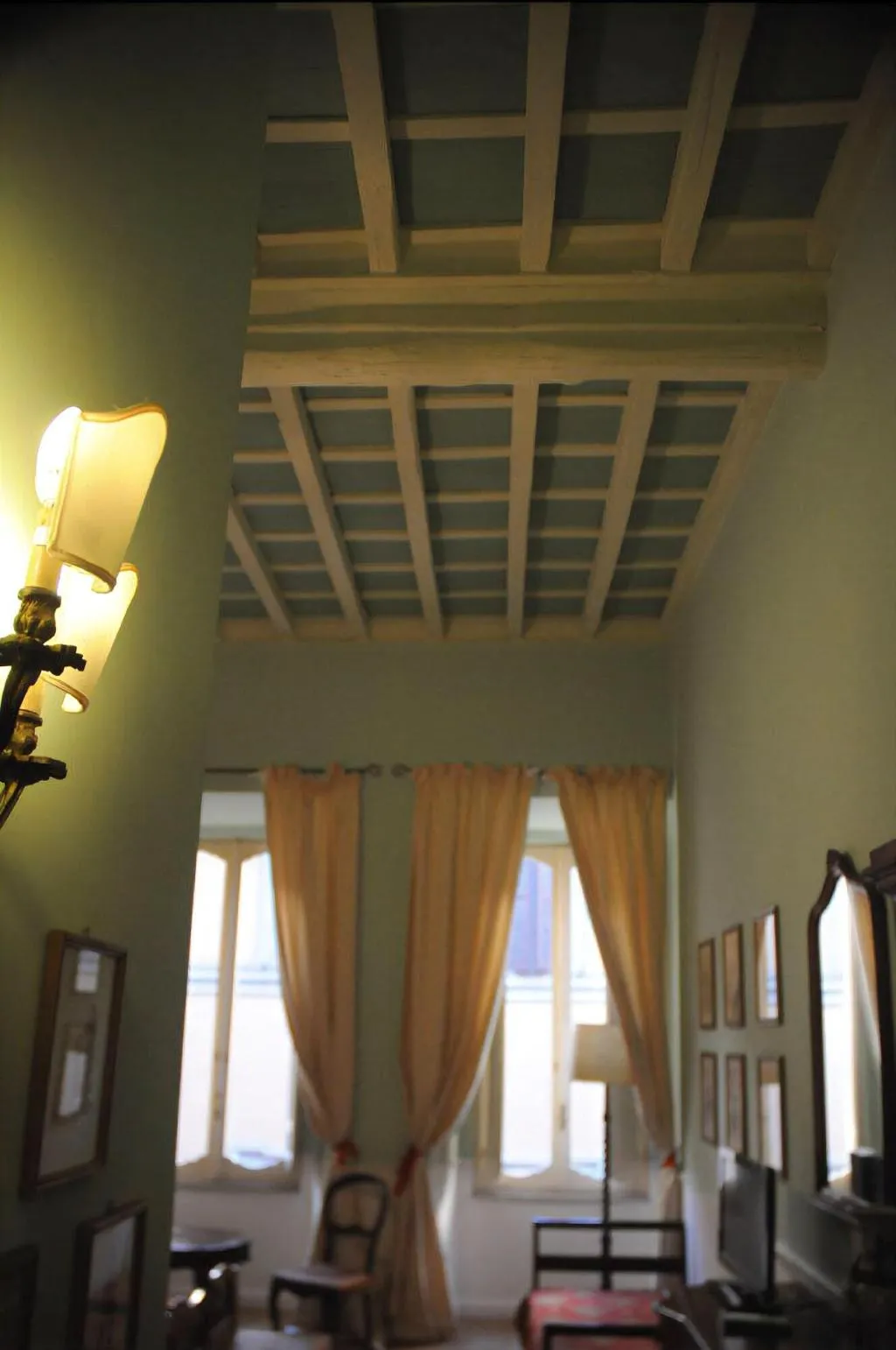Room, Relais Teatro Argentina, Rome