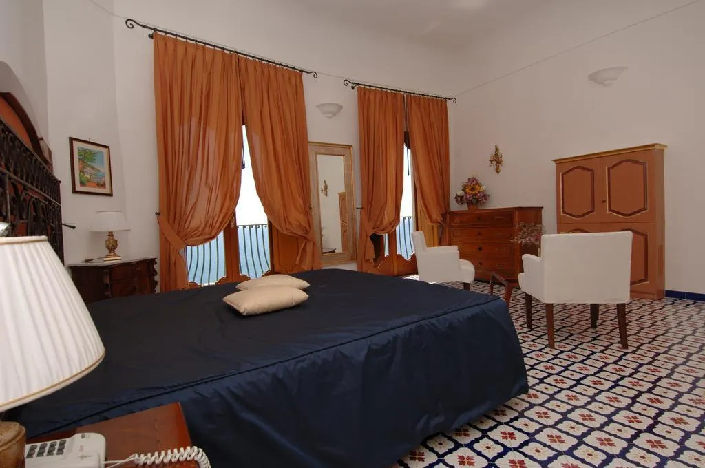 Room, Montemare, Naples