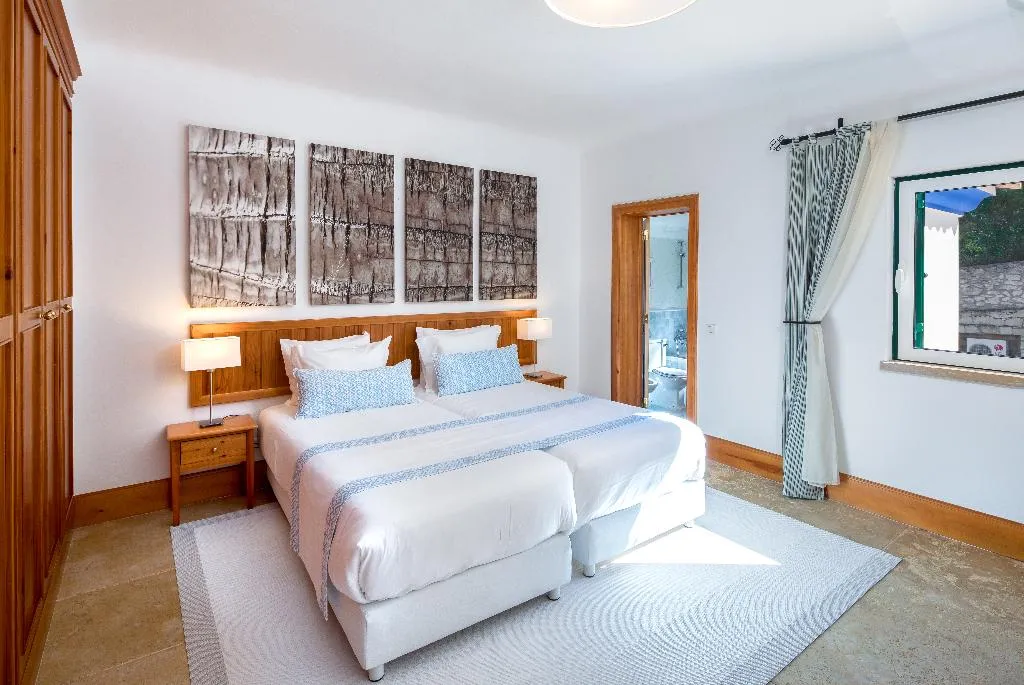 VILLA THREE BEDROOMS Room, Shantivillas, Algarve