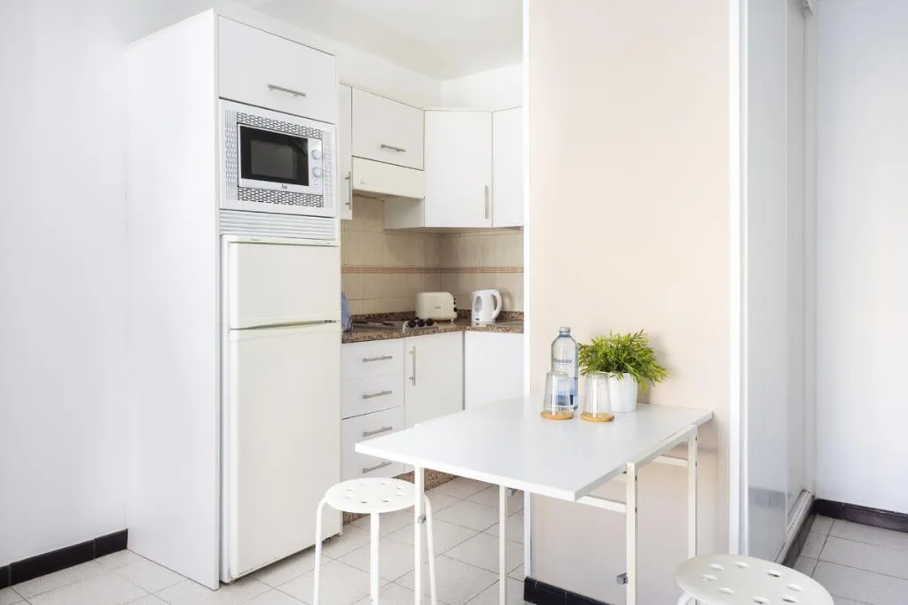 Room, Comodoro, Tenerife