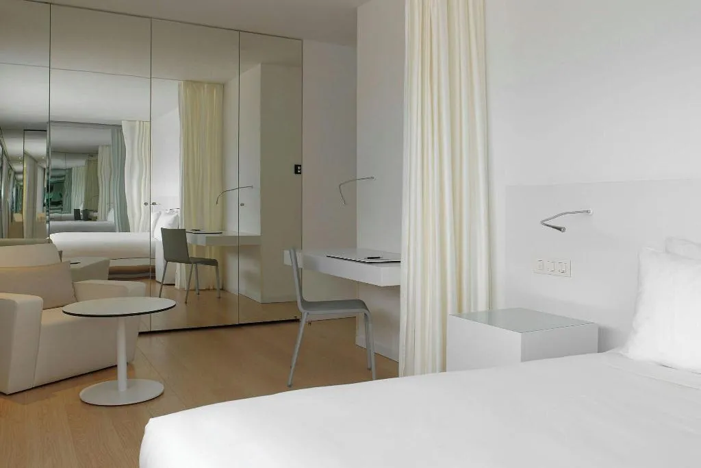 JUNIOR SUITE CITY VIEW KING BED Room, Renaissance Barcelona Fira, Barcelona