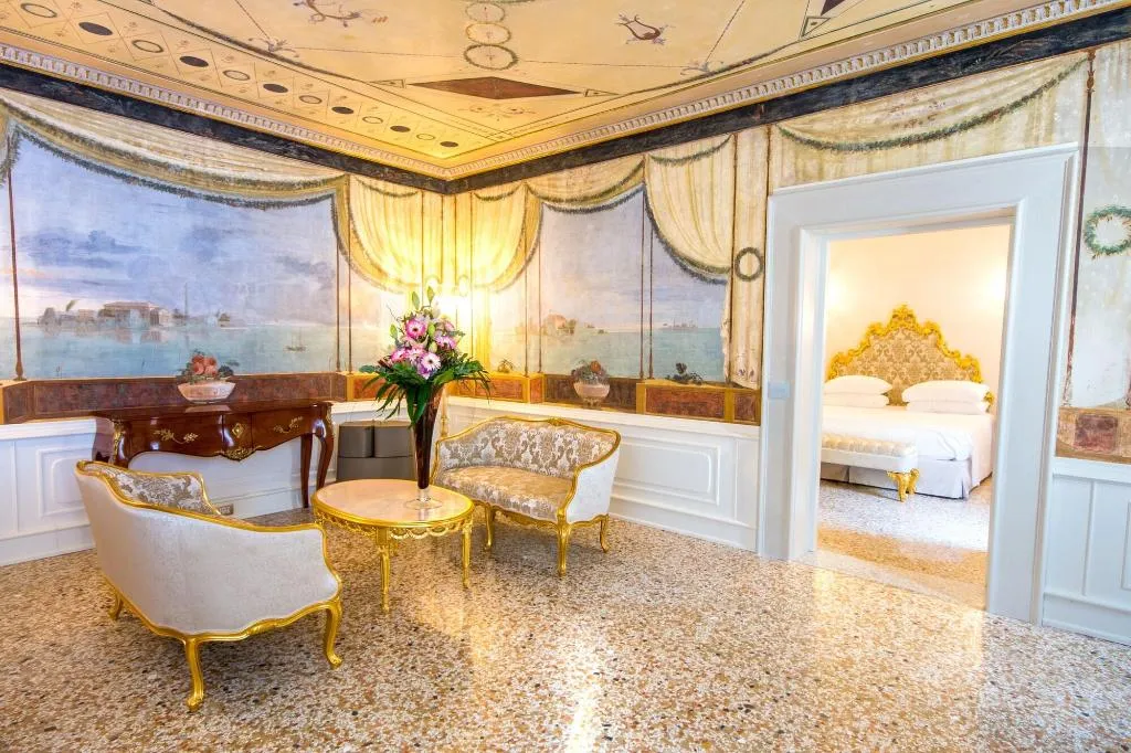 SUITE CAPACITY 4 Room, Cà Bonfadini Historic Experience, Venice