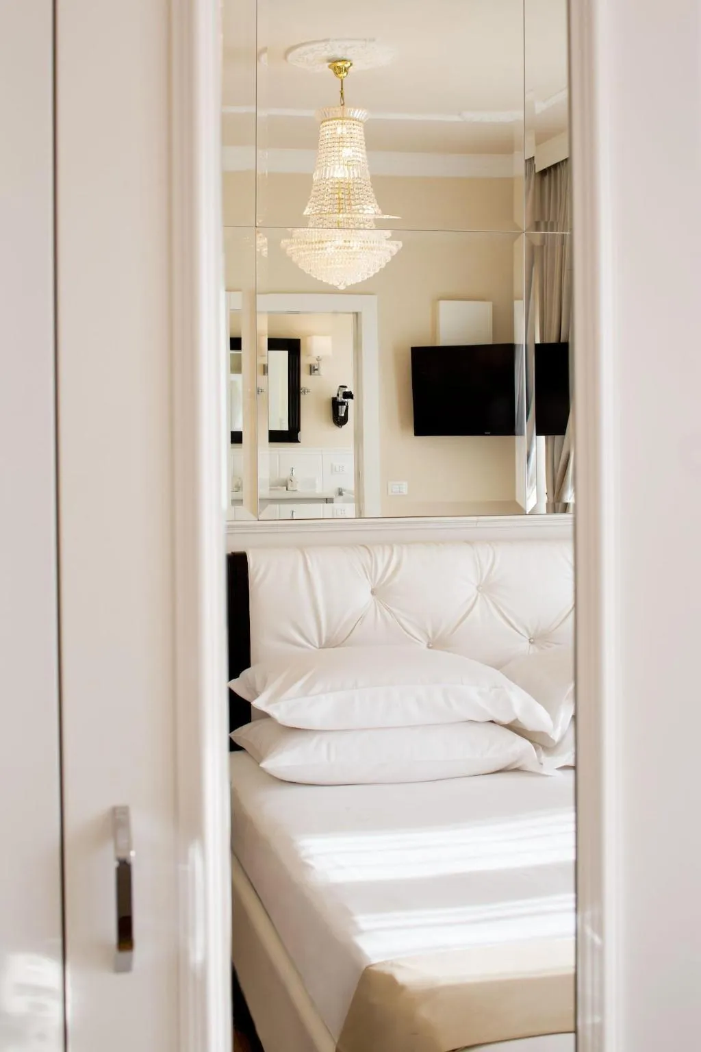 Room, Luxury Suite Milano Duomo, Milan