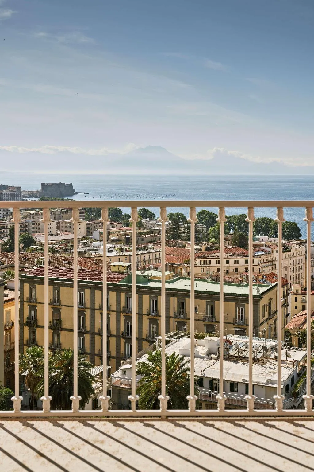TWIN DELUXE SEA VIEW Room, de Bonart Naples-Curio Collection by Hilton, Naples