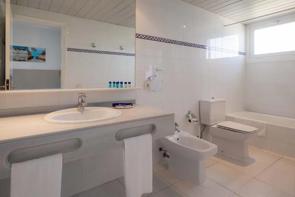 QUADRUPLE STANDARD Room, htop Caleta Palace, Costa Brava