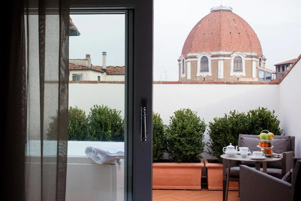 SUITE DELUXE WITH JACUZZI Room, The Frame Hotel, Florence