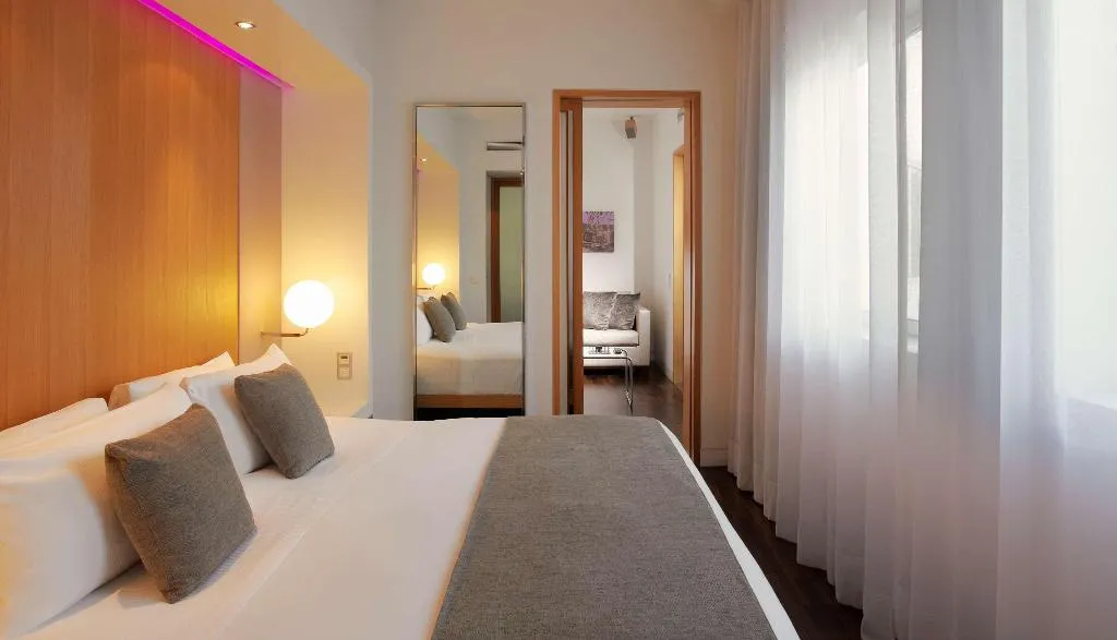 SUITE STANDARD Room, ME Madrid Reina Victoria, Madrid