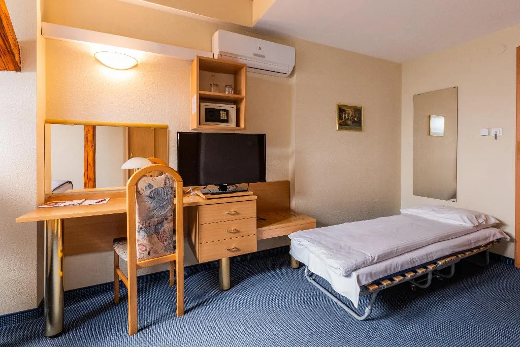 TRIPLE STANDARD Room, Jordan Guest Rooms, Krakow