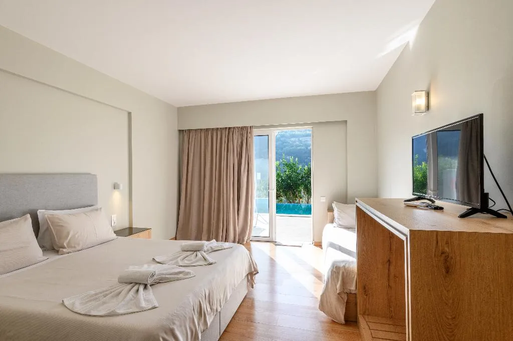 SUITE WITH PRIVATE POOL Room, RG Village Crete, Crete