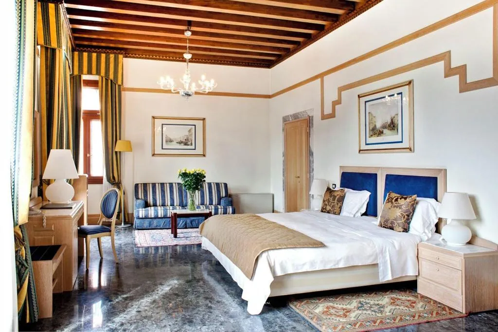Room, Foscari Palace, Venice