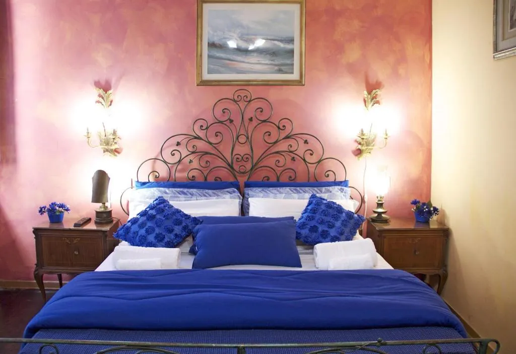 Room, Riverbanks, Florence