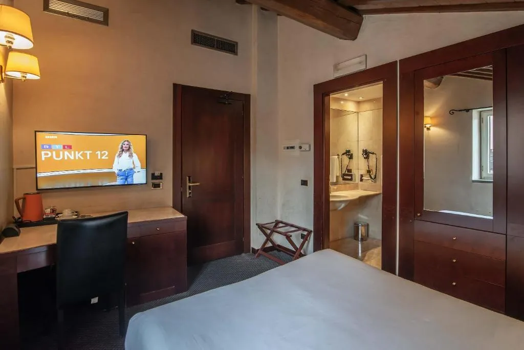 DOUBLE SINGLE USE STANDARD Room, Accademia, Rome