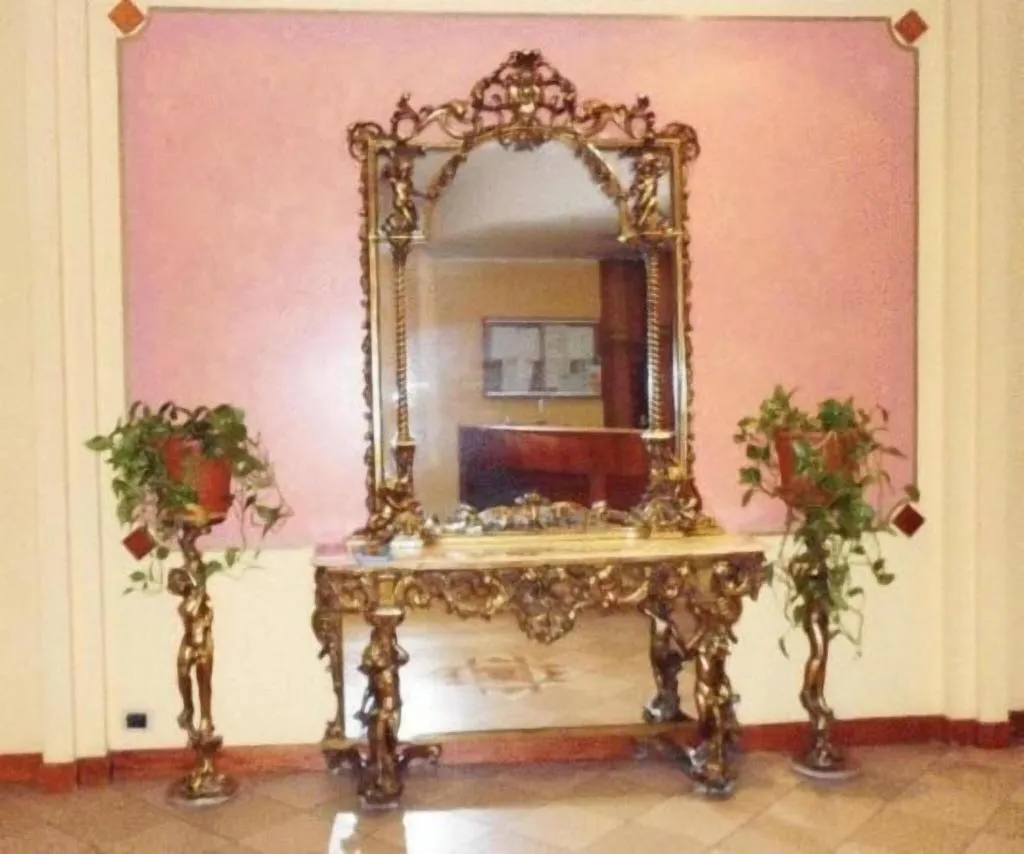 Lobby, Hotel York, Milan