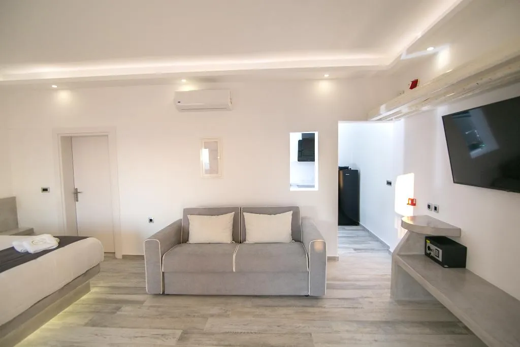 SUITE WITH JACUZZI Room, Aegean Melody Suites, Santorini