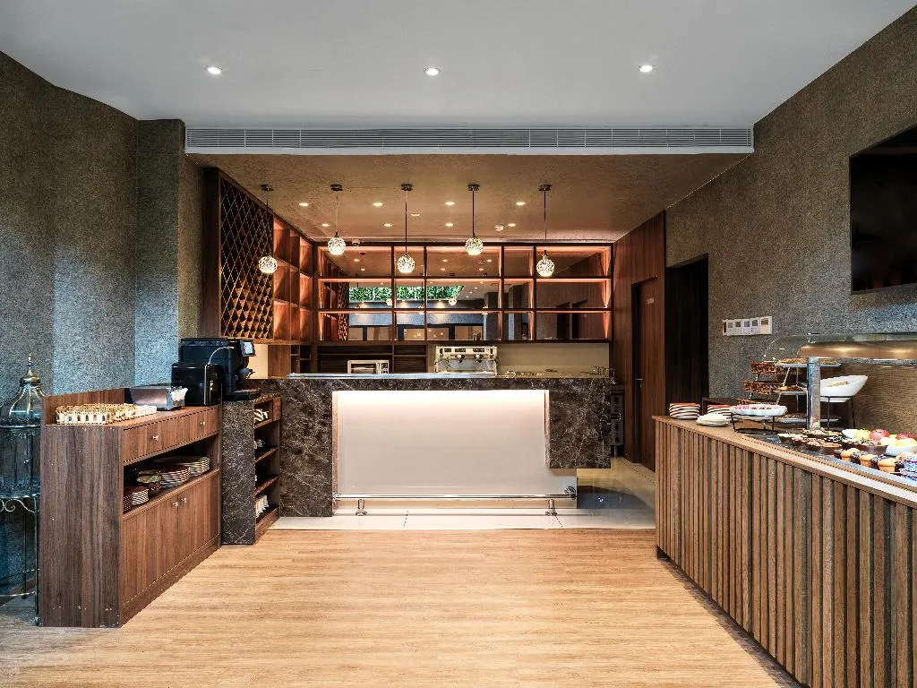 Bar, Leonardo Boutique Hotel Larnaca, Cyprus