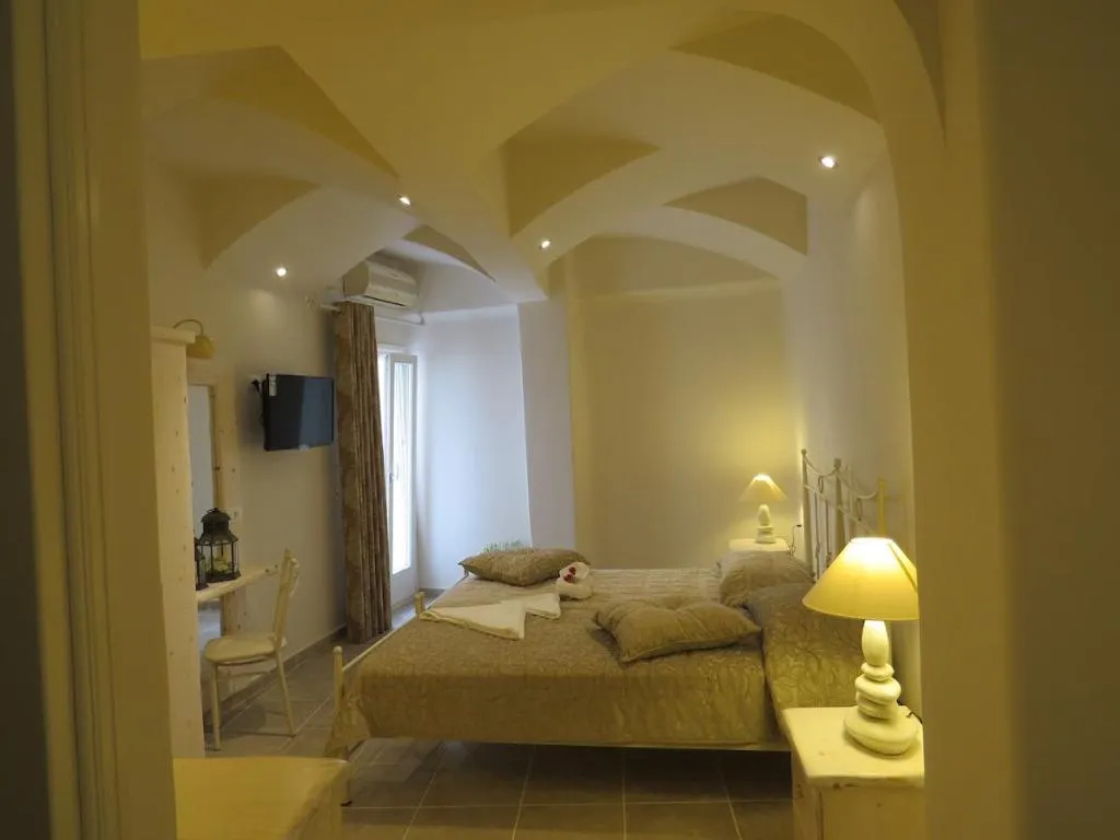 Double or Twin STANDARD Room, Villa Manos, Santorini