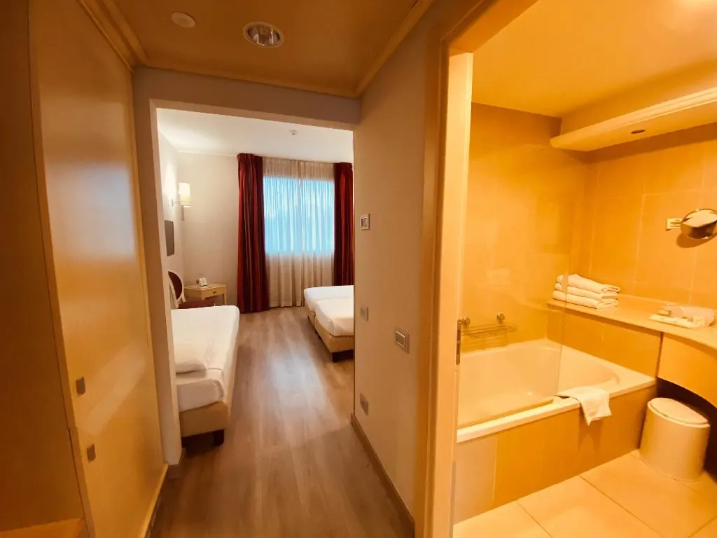 DOUBLE CAPACITY 3 Room, Just Hotel Lomazzo Fiera, Milan