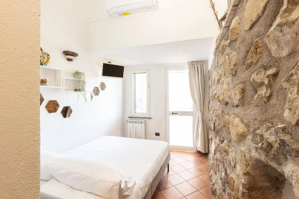 DOUBLE BASIC Room, Casale Antonietta, Naples