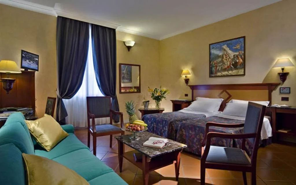 Room, Corona D'Italia, Florence