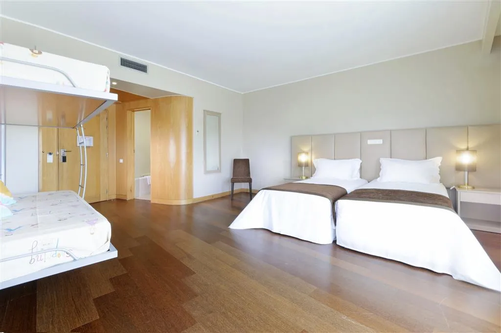 Double or Twin STANDARD Room, Tryp Porto Expo Hotel, Porto