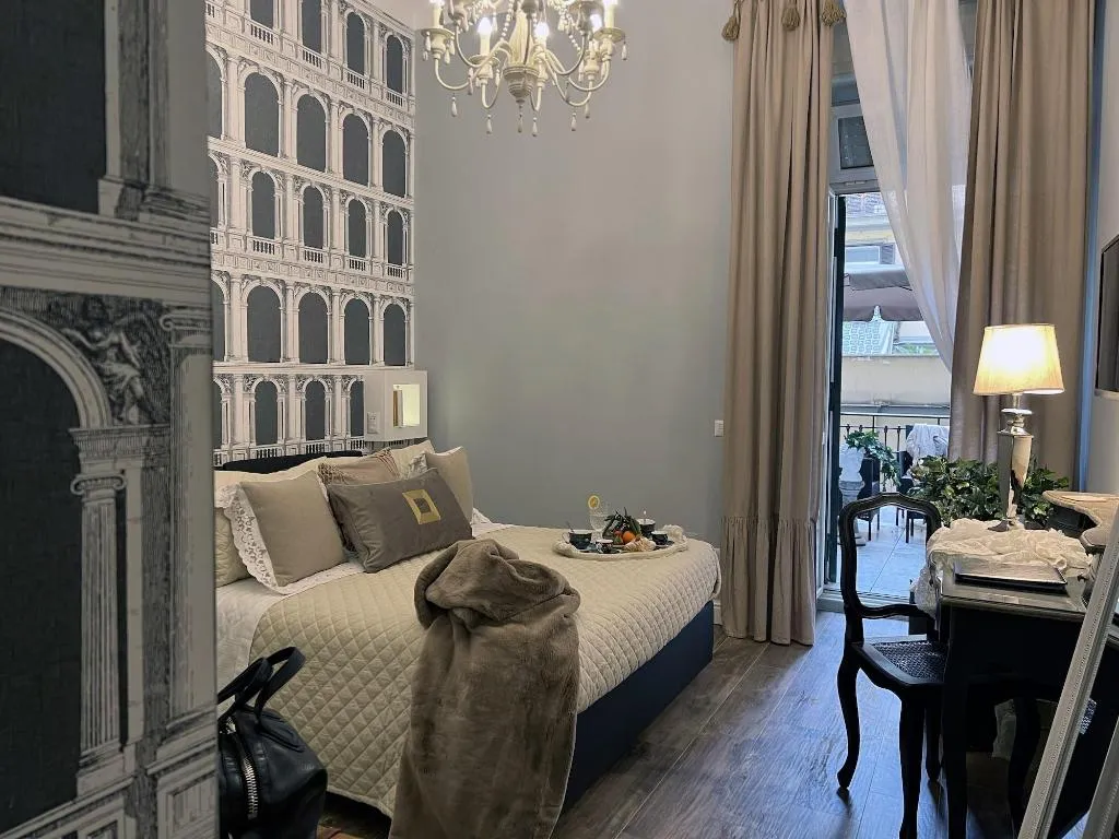Room, Domus Deorum Deluxe, Naples