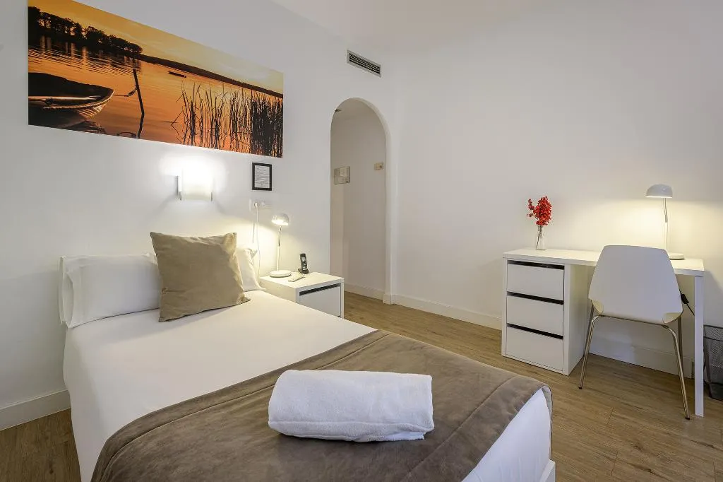 DOUBLE SINGLE USE STANDARD Room, NeoMagna Madrid, Madrid