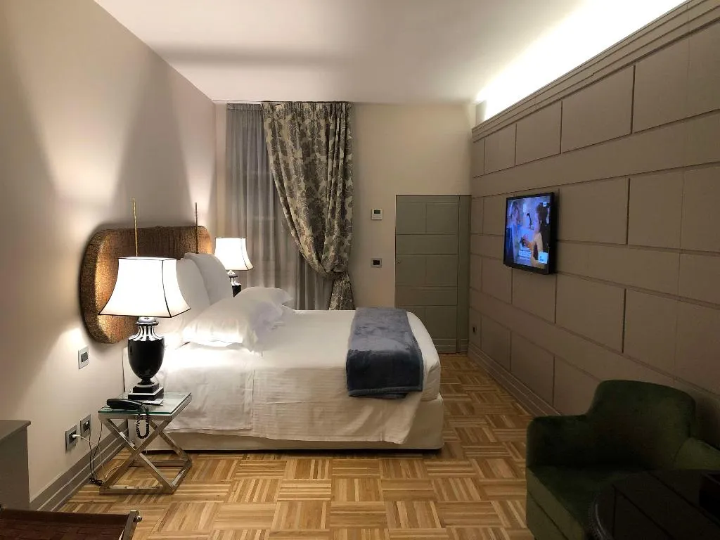 Room, Hotel Number Nine, Florence