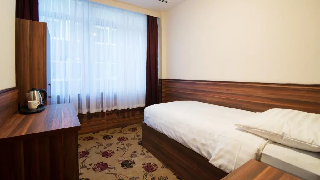 SINGLE STANDARD Room, Kings Court, Amsterdam