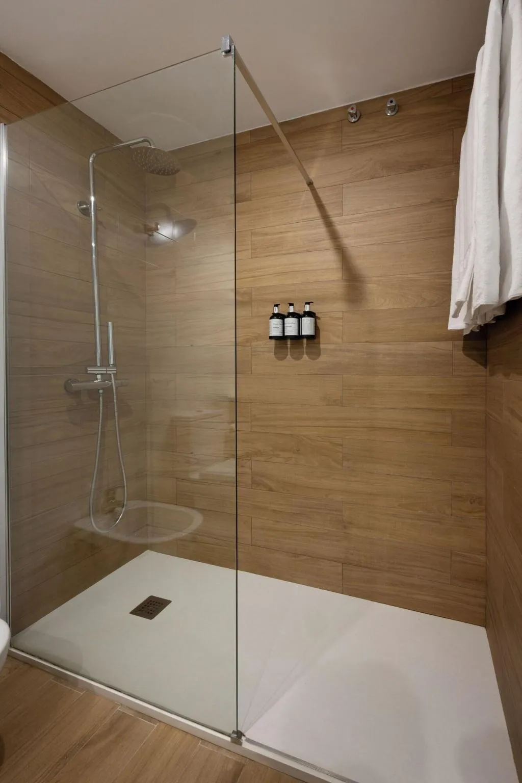 TRIPLE QUEEN SIZE BED Room, Catalonia Mirador des Port, Menorca