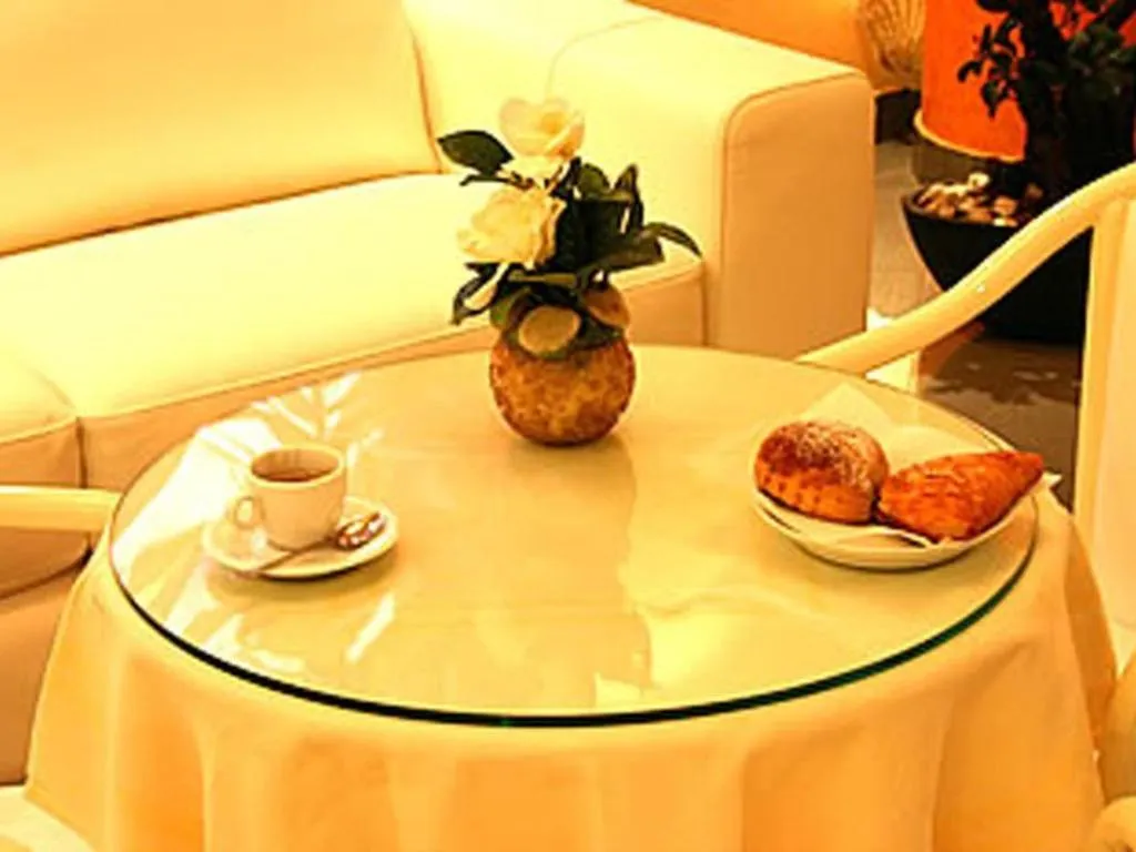 Restaurant, Luxor Hotel, Naples