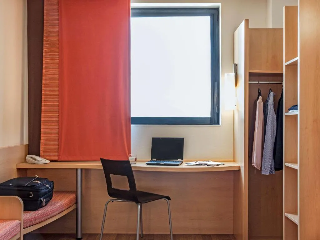 FAMILY ROOM WITH DOUBLE BED Room, Ibis Barcelona Ripollet, Barcelona
