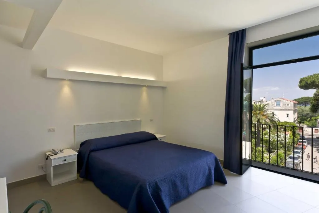 QUADRUPLE STANDARD Room, Eden, Naples