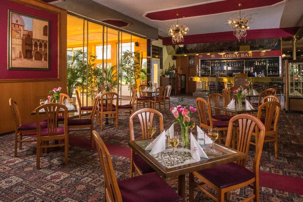 Lobby, Top Hotel Praha, Prague