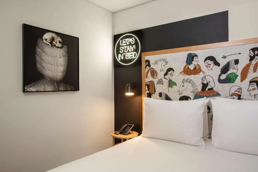 DOUBLE Accessible KING SIZE BED Room, Se Catedral Hotel Porto, Tapestry Collection by Hi, Porto