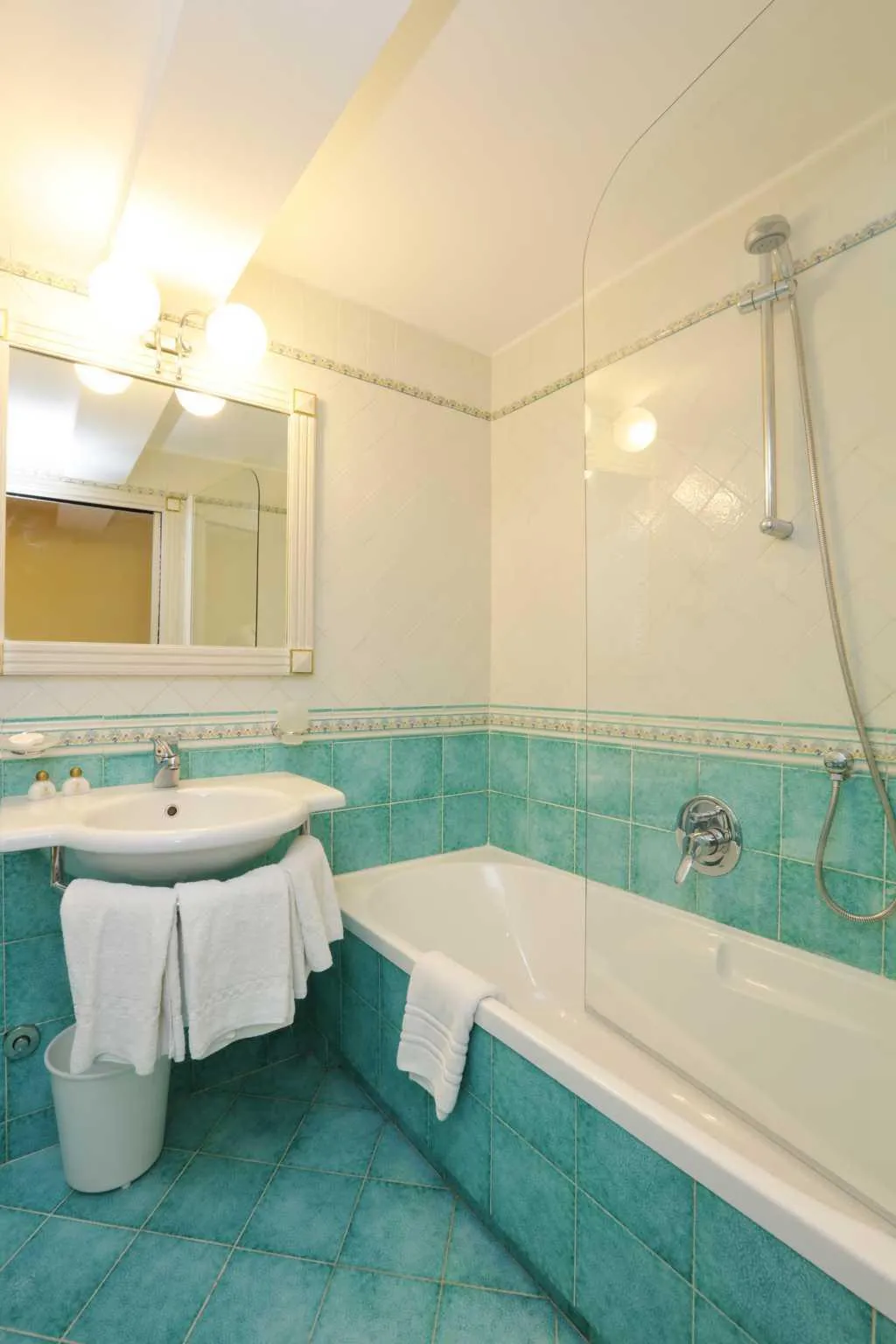 Double or Twin SIDE SEA VIEW WITH BALCONY Room, La Vue D'Or, Naples