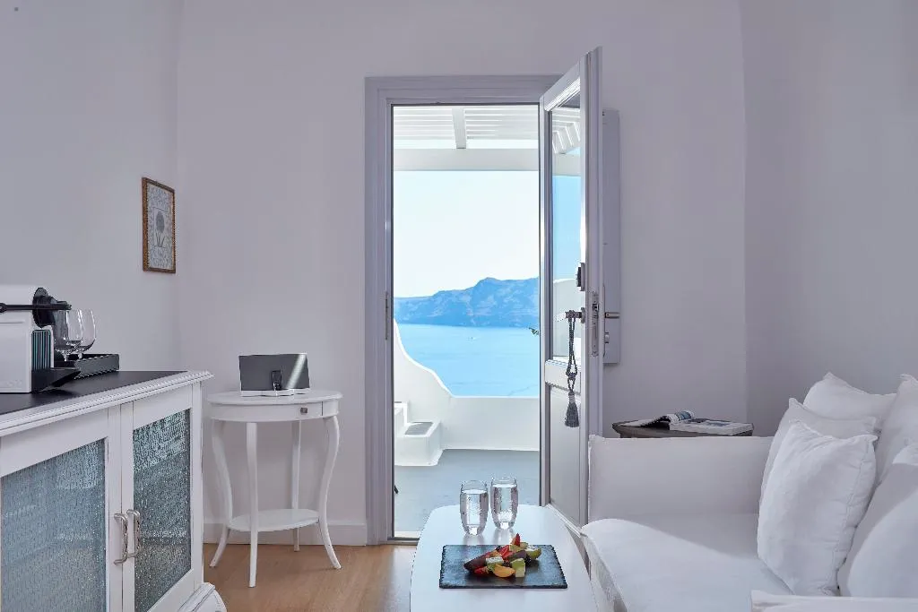 JUNIOR SUITE WITH JACUZZI Room, Katikies Santorini -Pelagos House, Santorini