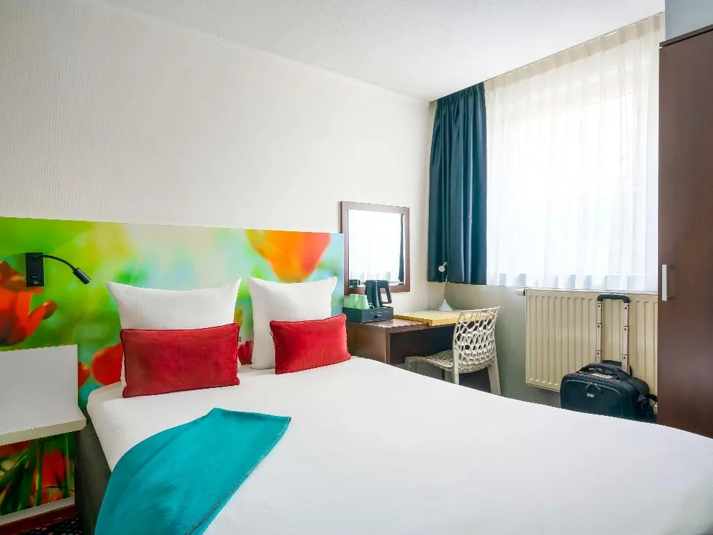 DOUBLE basement Room, Ibis Styles Amsterdam City, Amsterdam