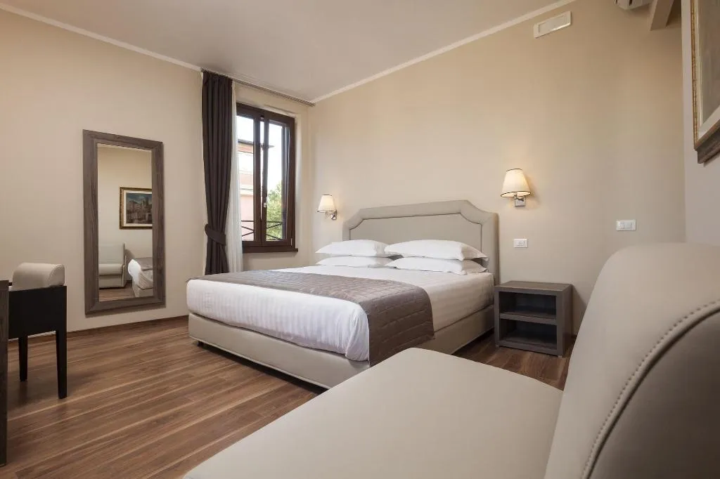Room, Window On Rome, Rome