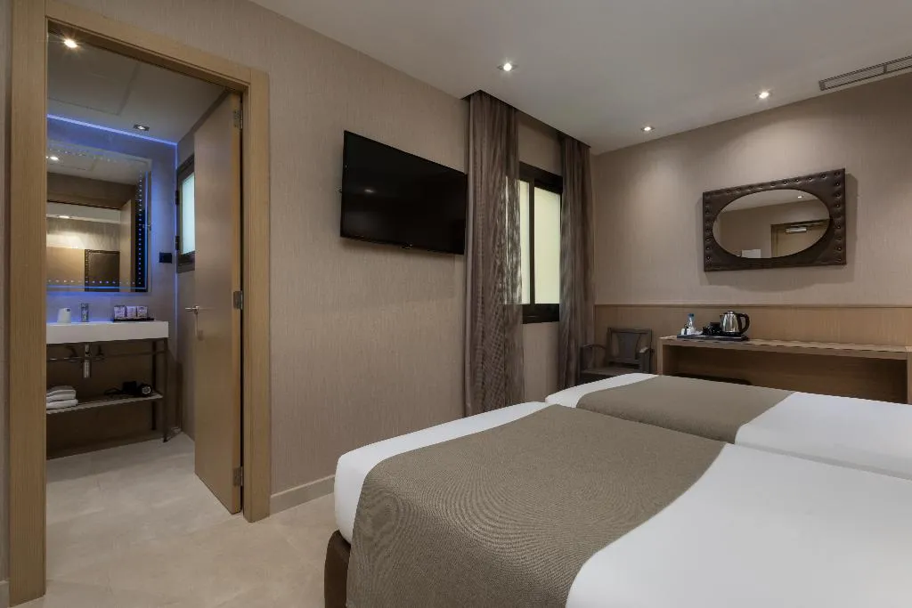 DOUBLE STANDARD Room, Gran Hotel Barcino 4*S, Barcelona
