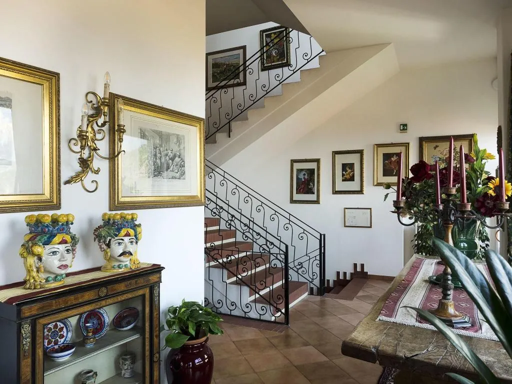 Lobby, Sirius, Taormina