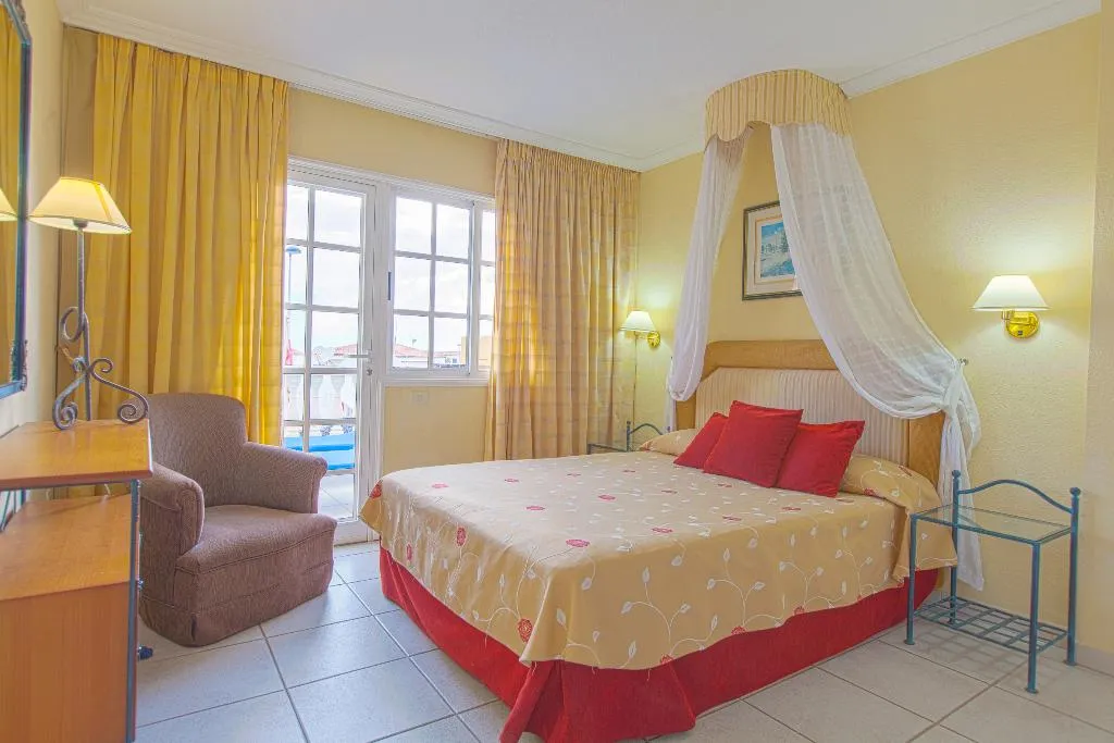 APARTMENT SEA VIEW TWO BEDROOMS Room, El MarquÃ©s Palace by Intercorp Hotel Group, Tenerife