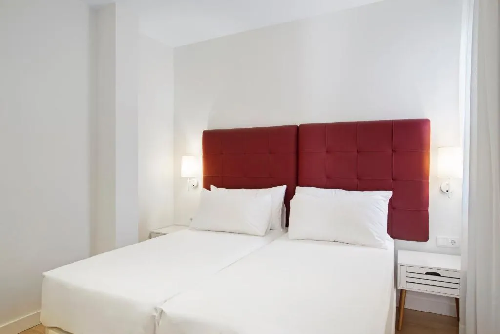 APARTMENT TWO BEDROOMS Room, Apartamentos Metrópolis Sevilla, Seville