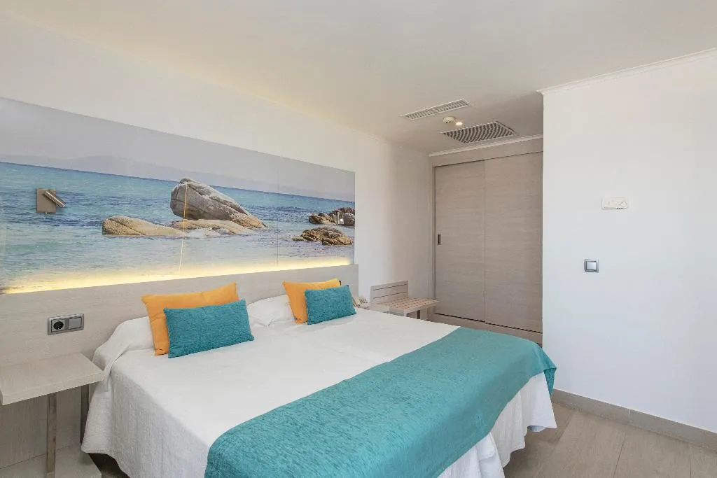 Room, Obelisco, Majorca