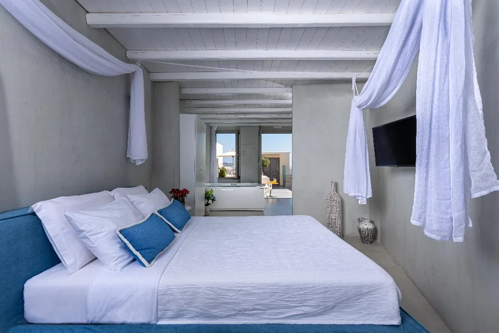 SUITE WITH PRIVATE POOL Room, Mythical Blue Luxury Suites, Santorini
