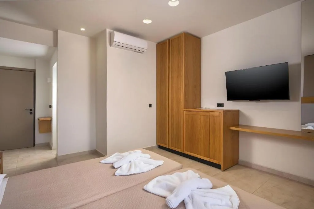 Room, Petritos Rooms And Studios, Crete