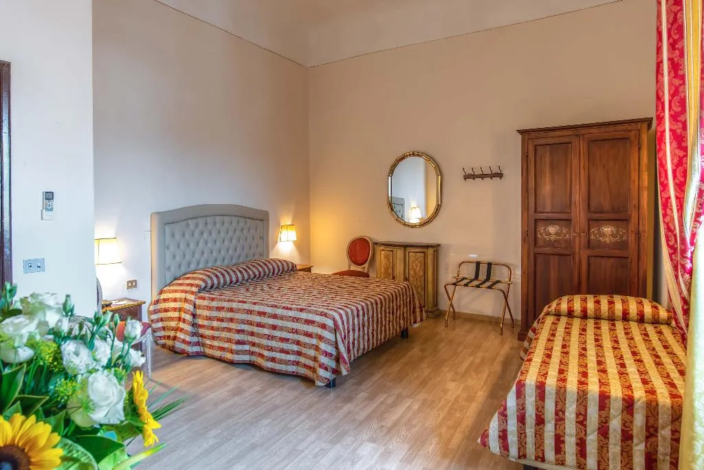 TRIPLE STANDARD Room, Paris, Florence