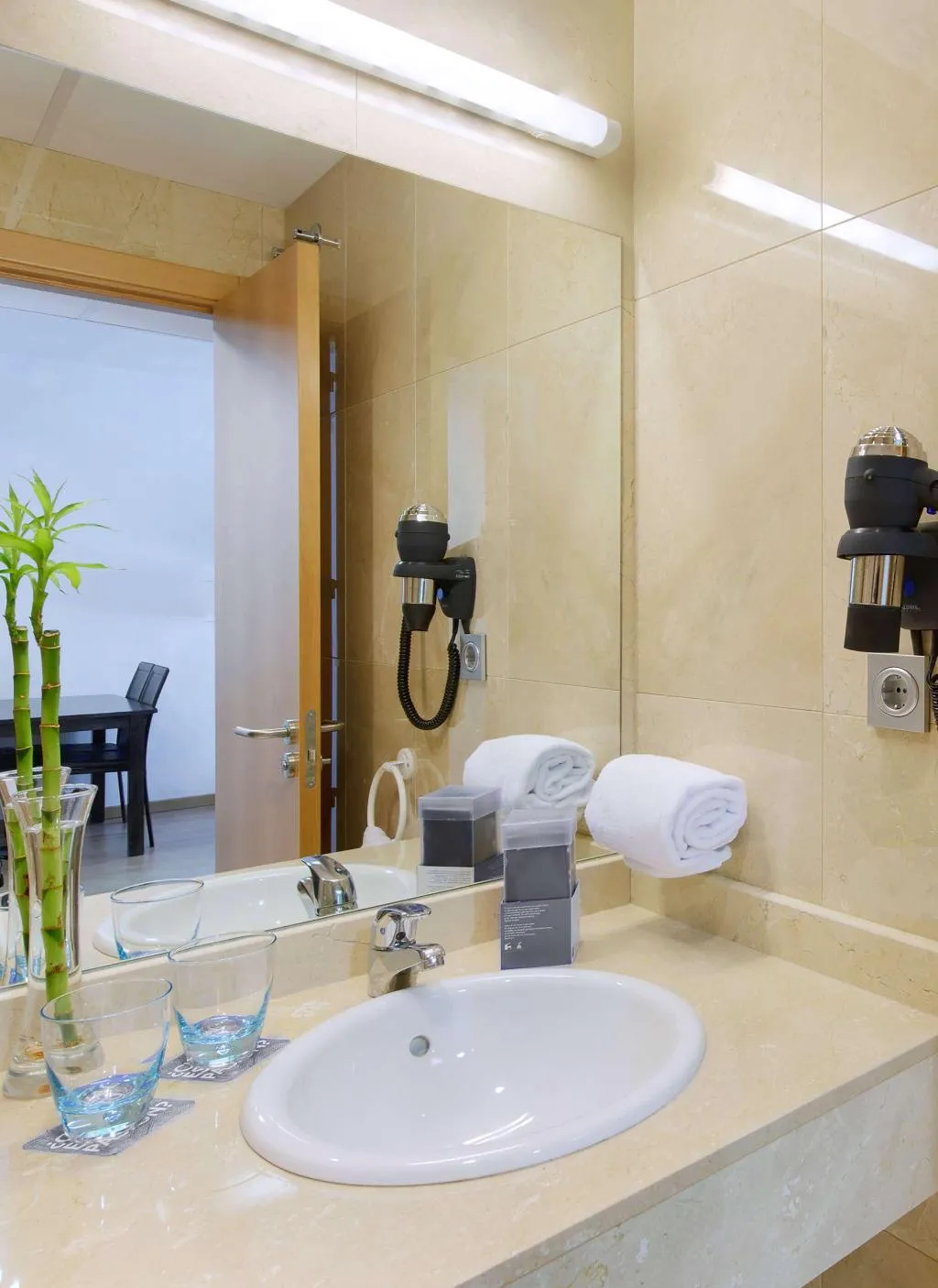 JUNIOR SUITE CAPACITY 3 Room, Madrid Airport Suites Affiliated By Melia, Madrid